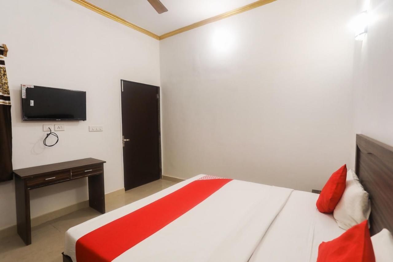 Oyo 45552 Central Hotel Κχατζουράχο Εξωτερικό φωτογραφία