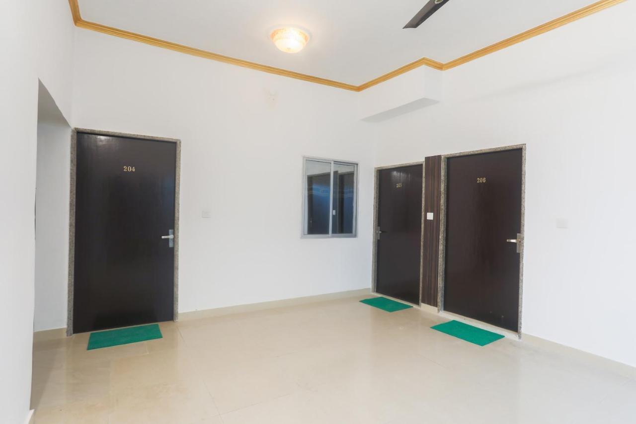 Oyo 45552 Central Hotel Κχατζουράχο Εξωτερικό φωτογραφία
